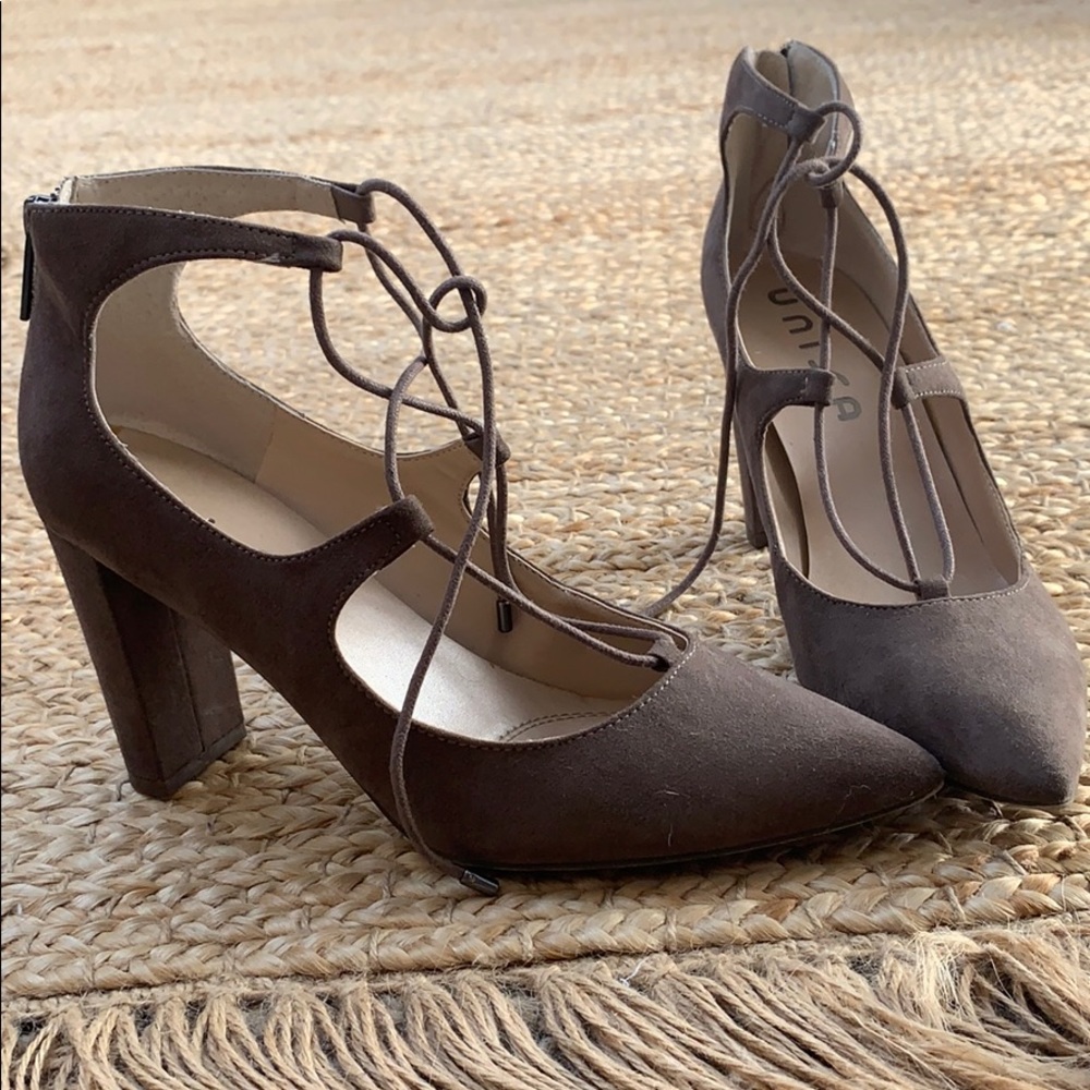 Women’s 8.5 lace up heels
